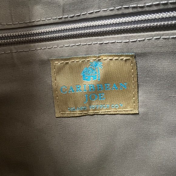 Caribbean Joe Grey & Gold Pineapples Expandable Clutch/Removable Crossbody Strap - Picture 7 of 11